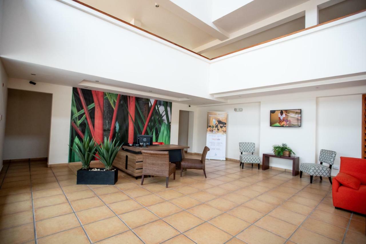 Coronado Luxury Club & Suites Playa Coronado Exterior photo